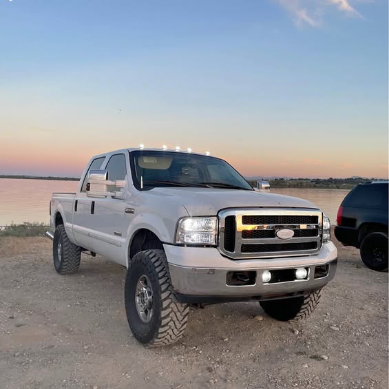 2006 Ford F250 Super Duty Crew Cab - Lariat Pickup 4D 6 3\/4 ft