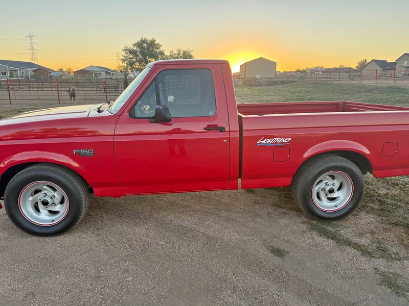 1993 Ford F-150 - SVT Lightning Pickup 2D 6 1\/2 ft