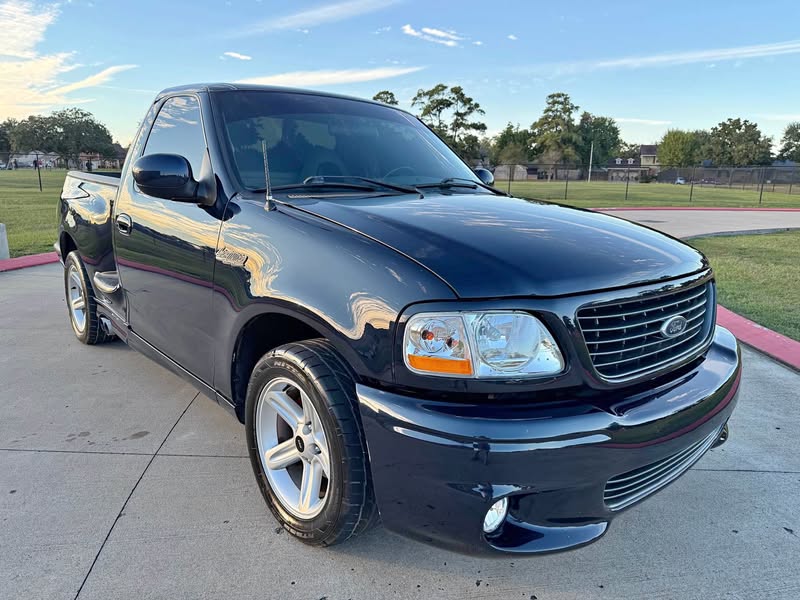 2002 Ford F-150 - Lightning Short Bed