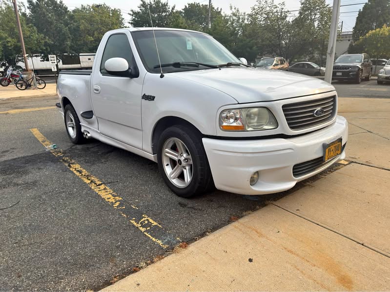 2001 Ford F150 Lightning - Svt lightning 2 door