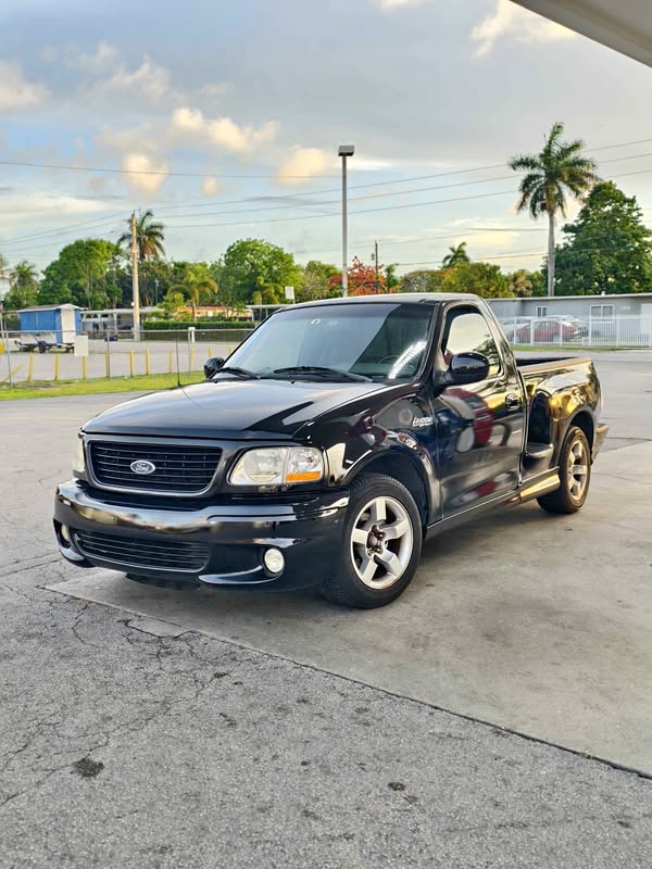 2001 Ford F-150 - Supercharged Lightning