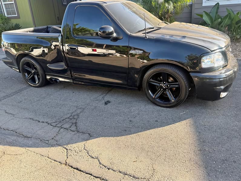 2003 Ford F150 Lightning - Lightning