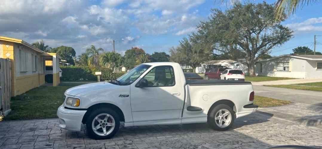 1999 Ford F150 Lightning - Lightning