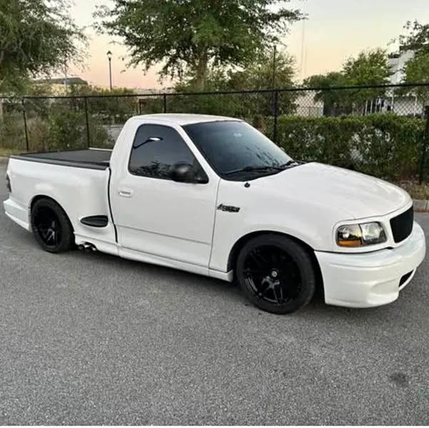 1999 Ford F150 Lightning - Lightning