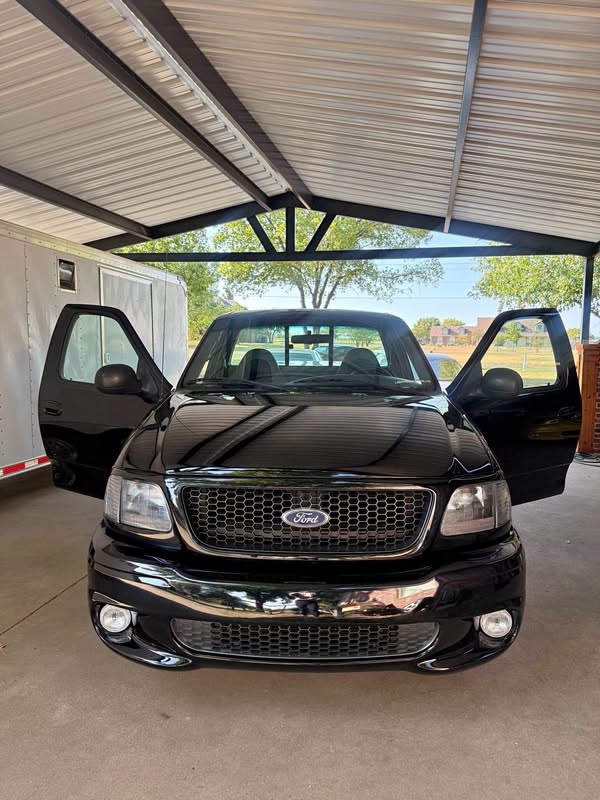 1999 Ford F-150 - Lightning Short Bed