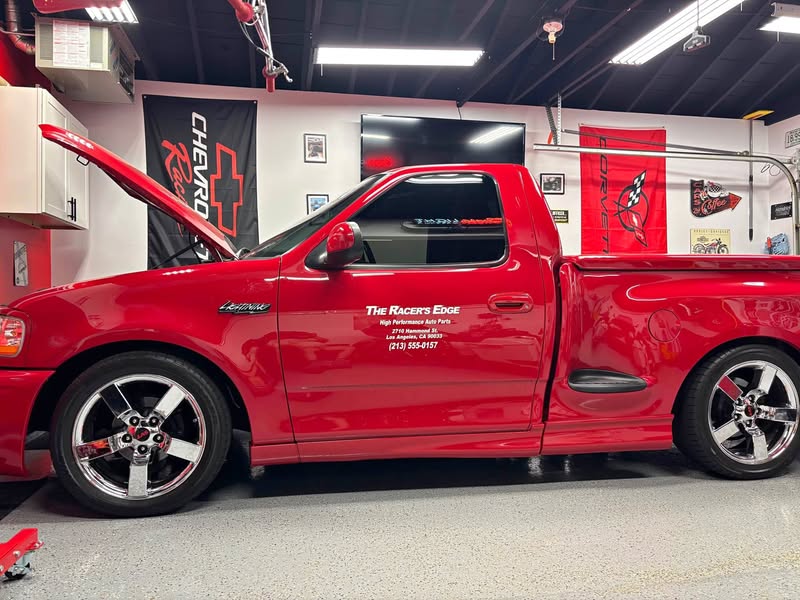2001 Ford F150 Lightning - Truck