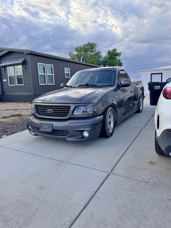 2004 Ford F-150 - SVT Lightning Pickup 2D 6 1\/2 ft