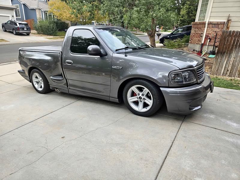 2004 Ford F-150 - SVT Lightning Pickup 2D 6 1\/2 ft
