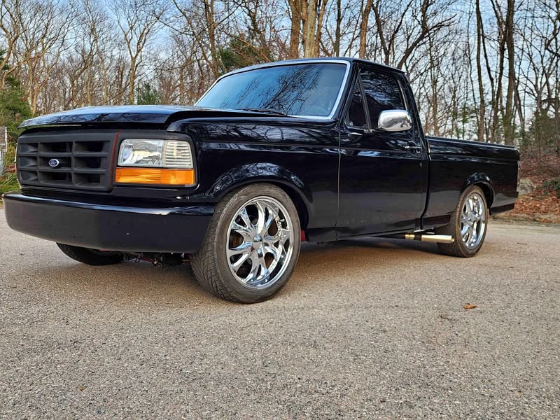 1993 Ford F-150 - SVT Lightning Pickup 2D 6 1\/2 ft
