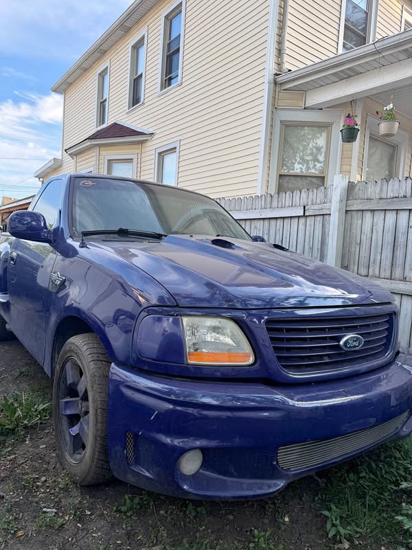 2002 Ford F-150 - SVT Lightning Pickup 2D 6 1\/2 ft