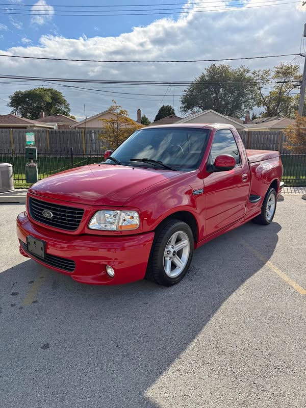 2004 Ford F-150 - SVT Lightning Pickup 2D 6 1\/2 ft
