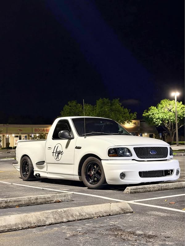 1999 Ford F150 Lightning - SVT lightning
