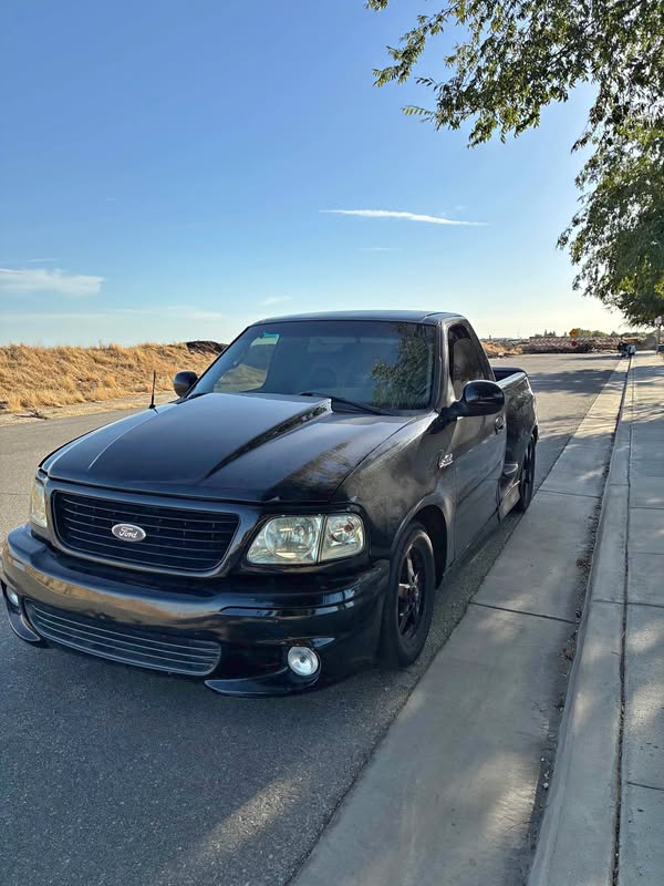 2001 Ford F-150 - SVT Lightning Pickup 2D 6 1\/2 ft