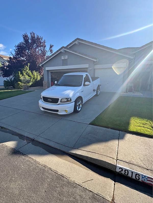 2001 Ford F-150 - SVT Lightning Pickup 2D 6 1\/2 ft