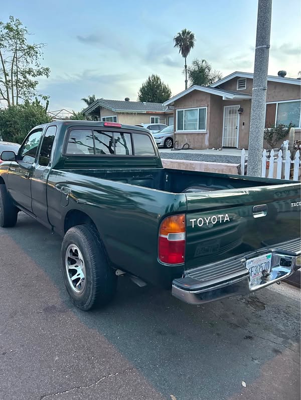 2000 Toyota Tacoma - SR5 Pickup