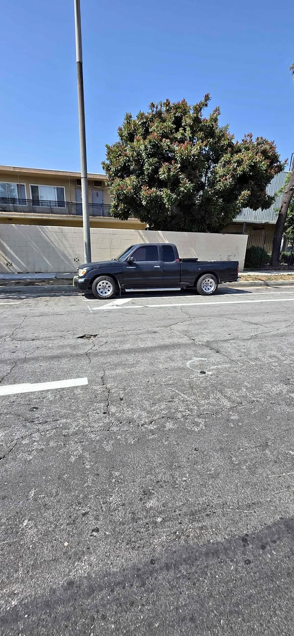 2000 Toyota Tacoma - SR5 Pickup
