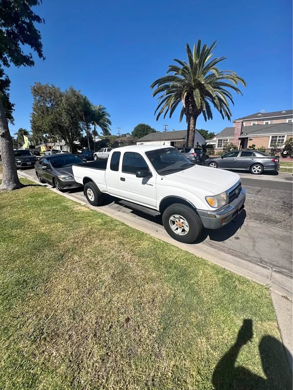 2000 Toyota Tacoma Xtracab - SR5