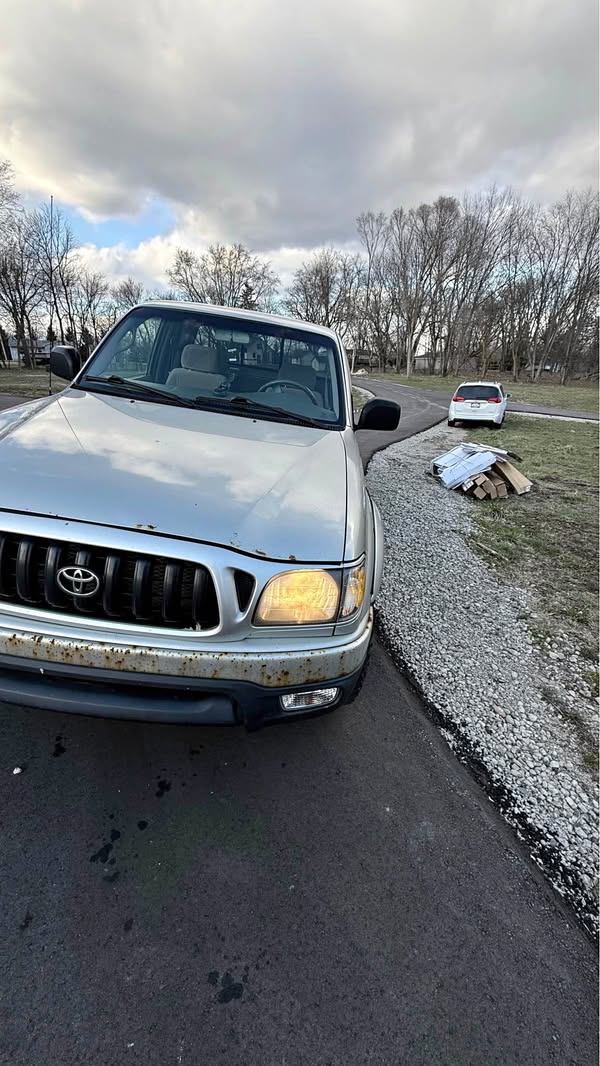 2001 Toyota Tacoma - SR5 Pickup 4D 6 ft