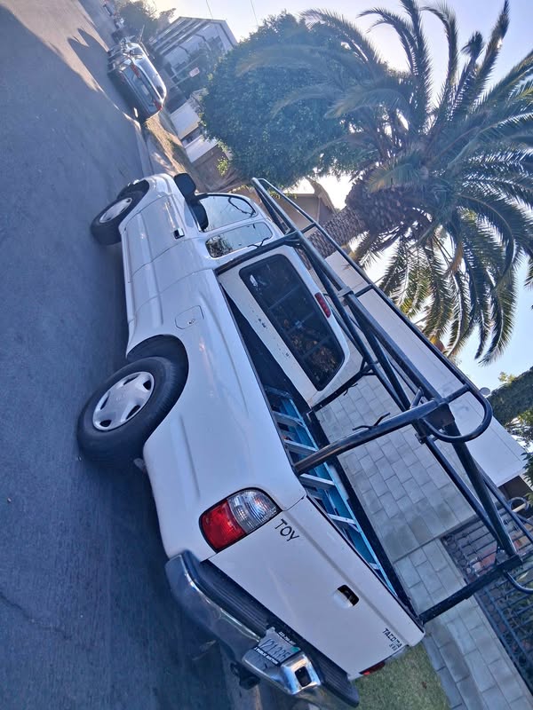 2000 Toyota Tacoma Xtracab - Pickup