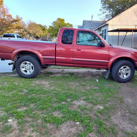 2004 Toyota Tacoma - Pickup