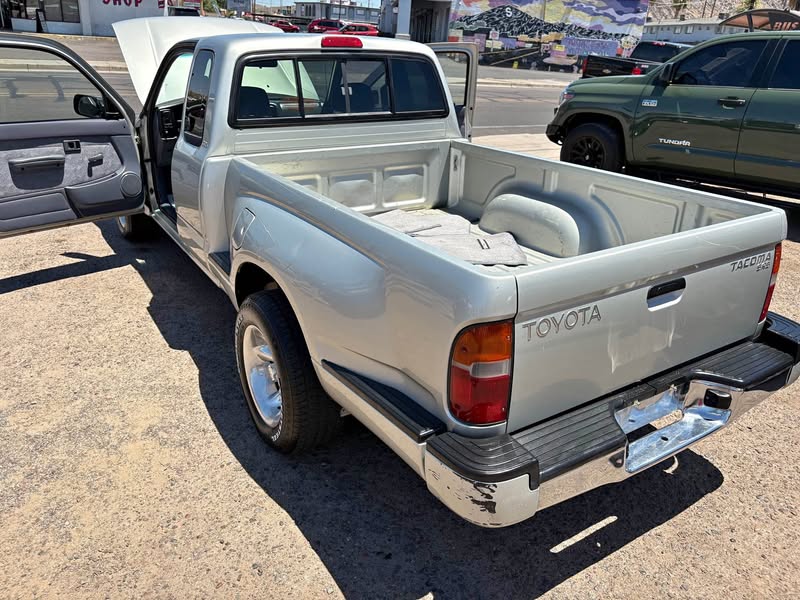 2000 Toyota Tacoma - 2dr SR5 Extended Cab SB