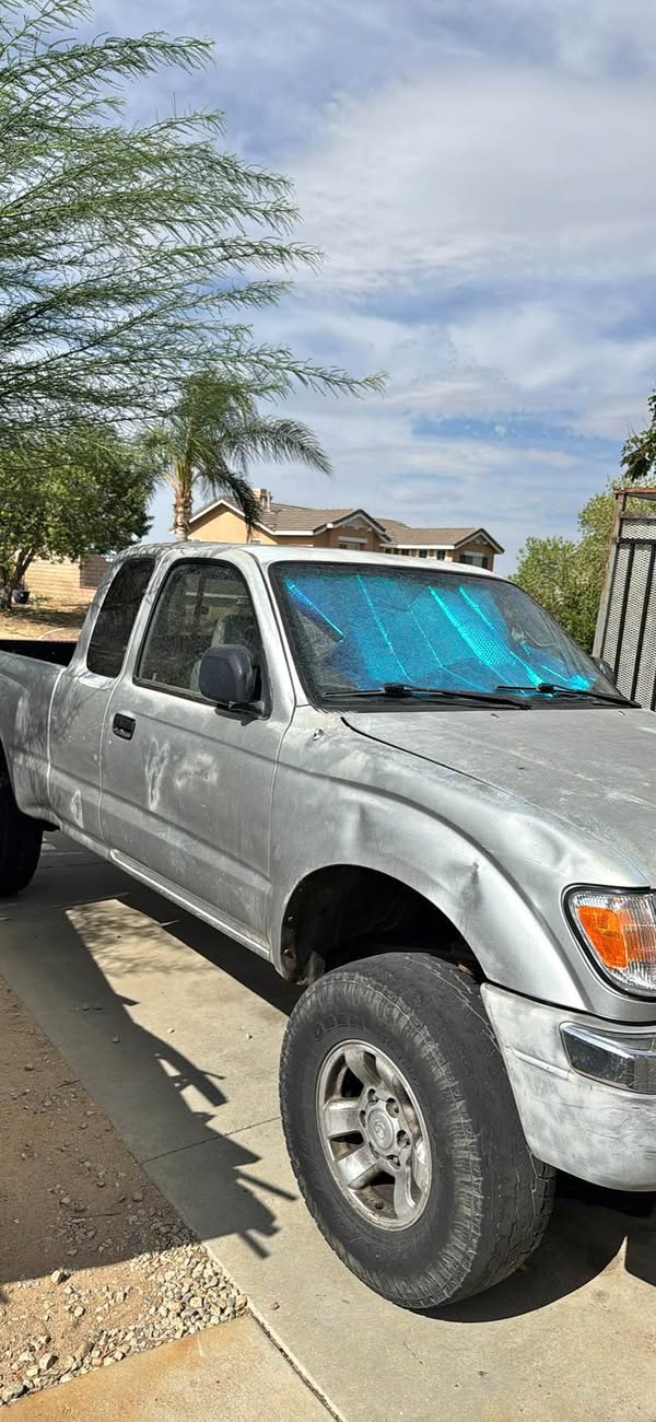 2000 Toyota Tacoma Xtracab - PreRunner