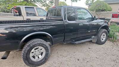 2000 Toyota Tacoma - SR5 Pickup