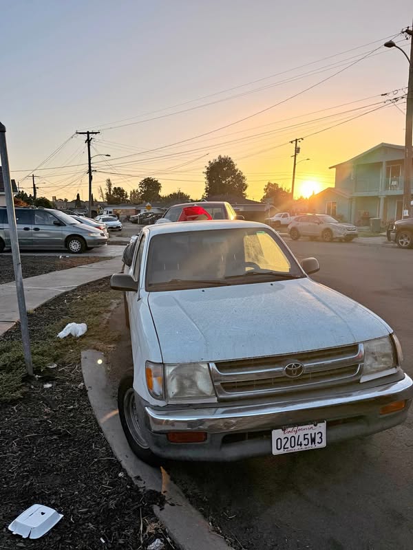 2000 Toyota Tacoma - Sr5 XtraCab