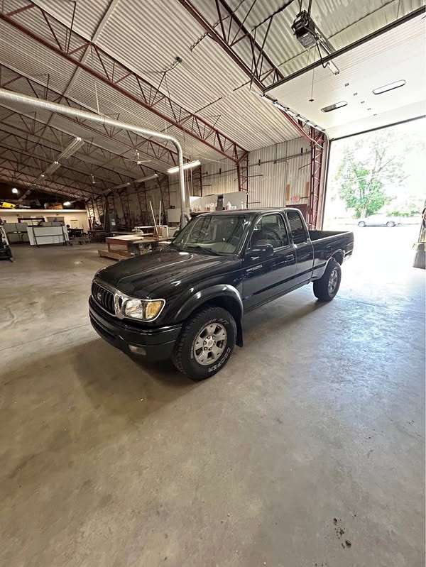 2004 Toyota Tacoma Xtracab - SR5 Pickup