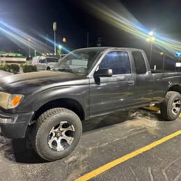 2000 Toyota Tacoma Xtracab - Pickup
