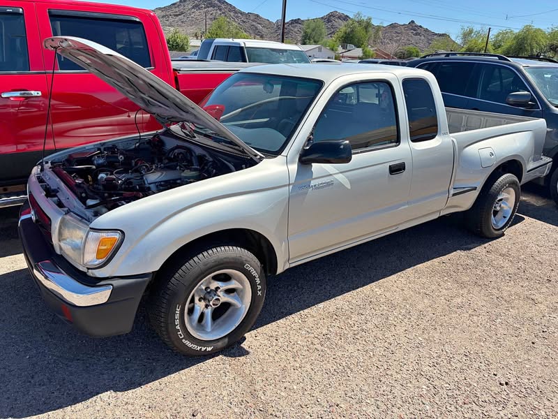 2000 Toyota Tacoma - SR5 Pickup