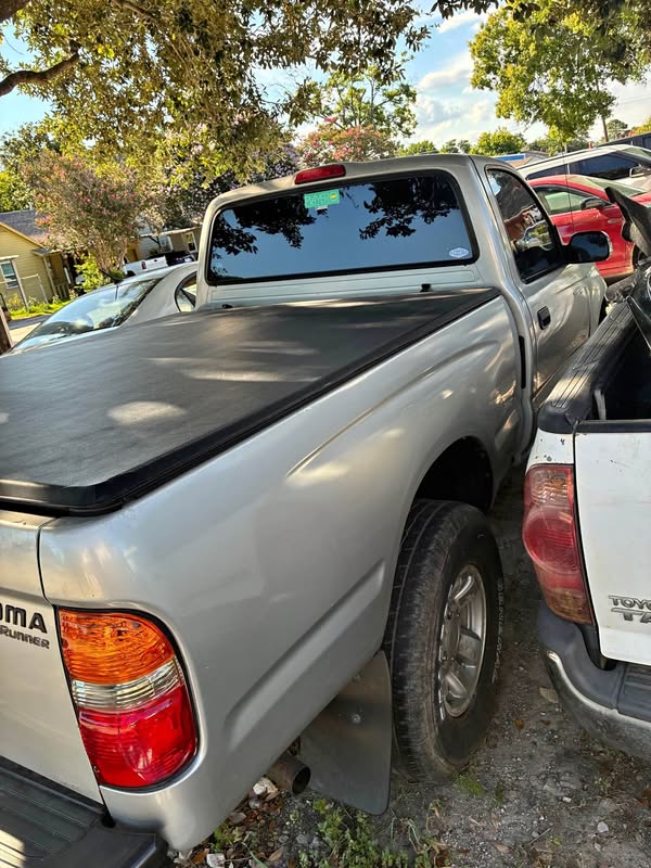 2000 Toyota Tacoma - Singular cab
