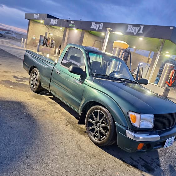 2000 Toyota Tacoma Xtracab - Pickup