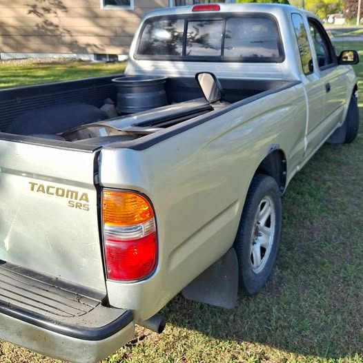 2001 Toyota Tacoma Xtracab - Pickup