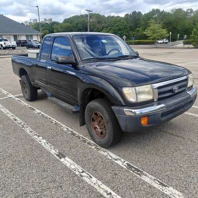 2000 Toyota Tacoma Xtracab - PreRunner Pickup