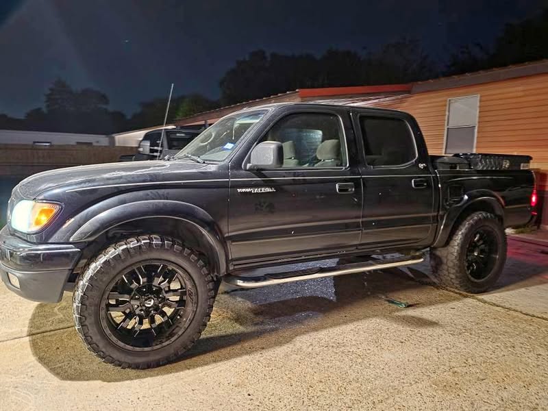 2004 Toyota Tacoma - PreRunner 4D