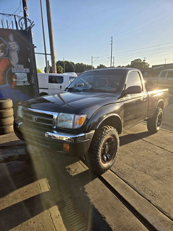 2000 Toyota Tacoma - PreRunner