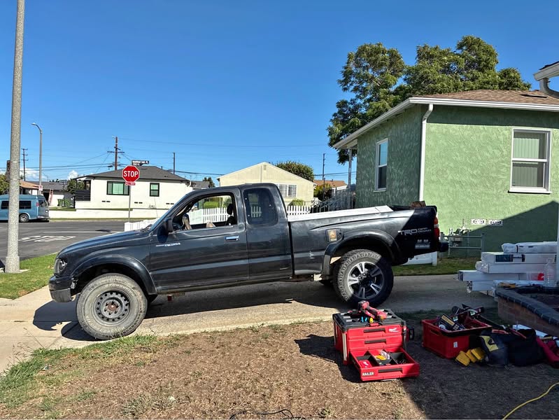 2002 Toyota Tacoma - PreRunner 4D