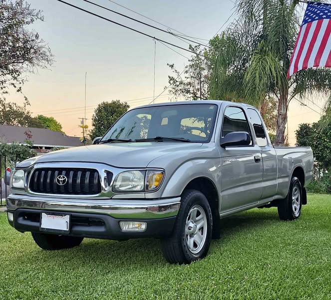 2004 Toyota Tacoma - SR5 Pickup