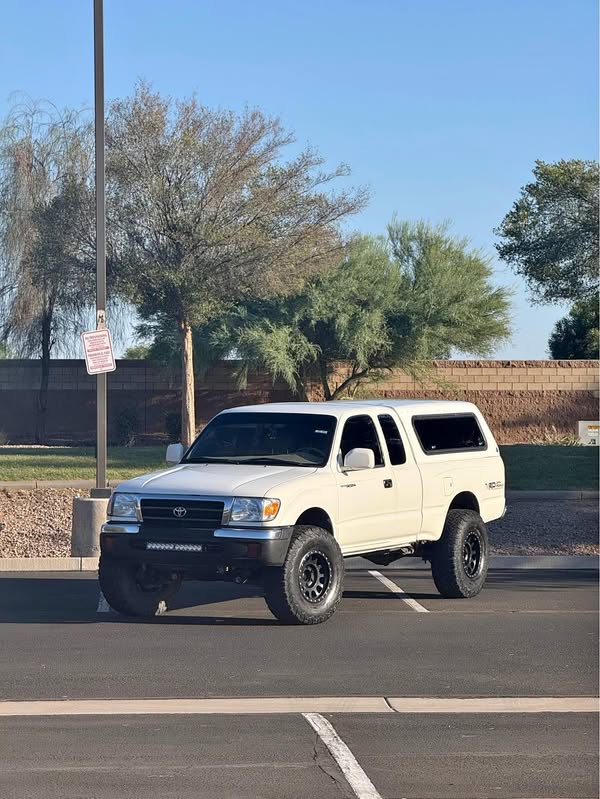 2000 Toyota Tacoma - 5 Speed Manual 4x4 SR5