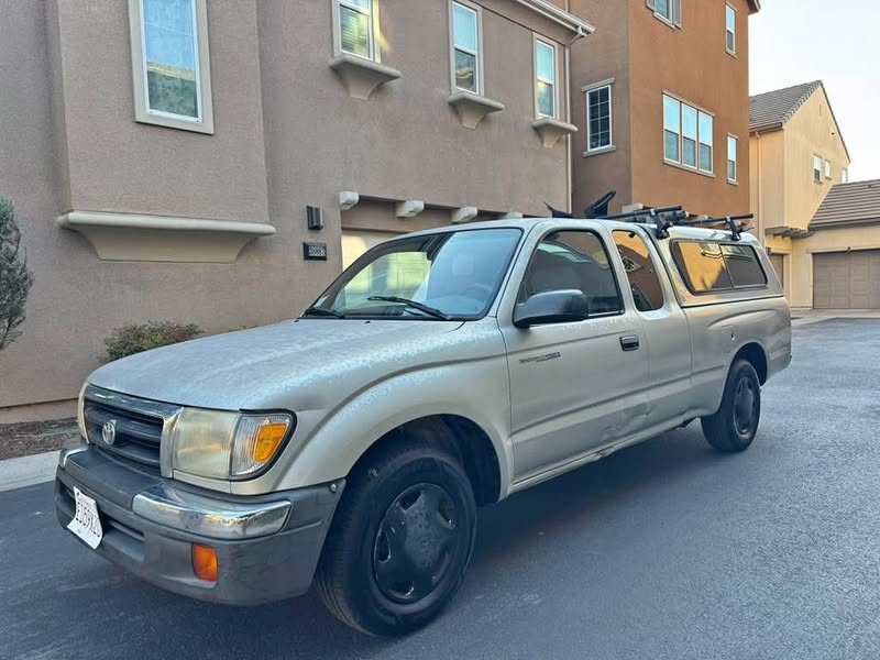 2000 Toyota Tacoma - SR5 Pickup