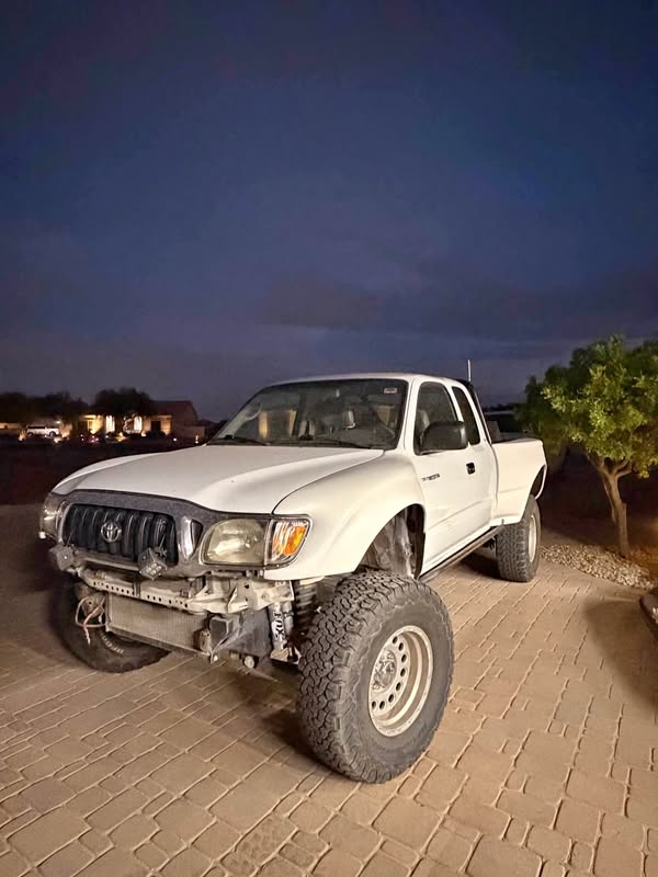 2001 Toyota Tacoma - SR5 Pickup