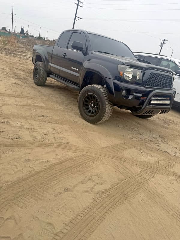 2005 Toyota Tacoma - 4WD 4D