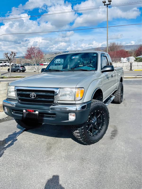 2000 Toyota Tacoma - 4WD 4D