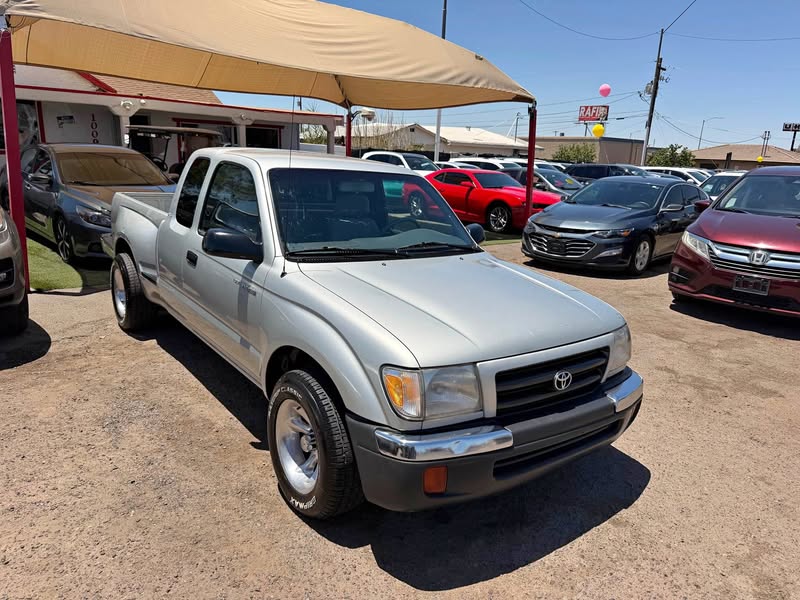 2000 Toyota Tacoma - SR5 Pickup