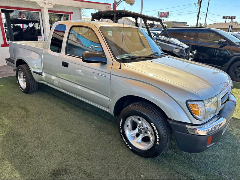 2000 Toyota Tacoma - SR5 Pickup 4D 5 ft