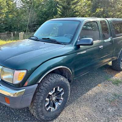 2000 Toyota Tacoma - SR5 Pickup