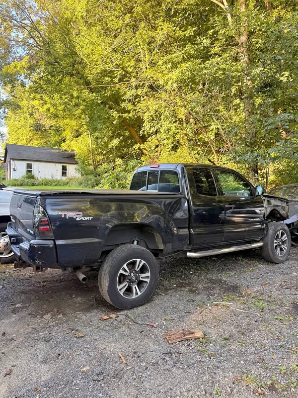 2005 Toyota Tacoma Xtracab - TRD sport