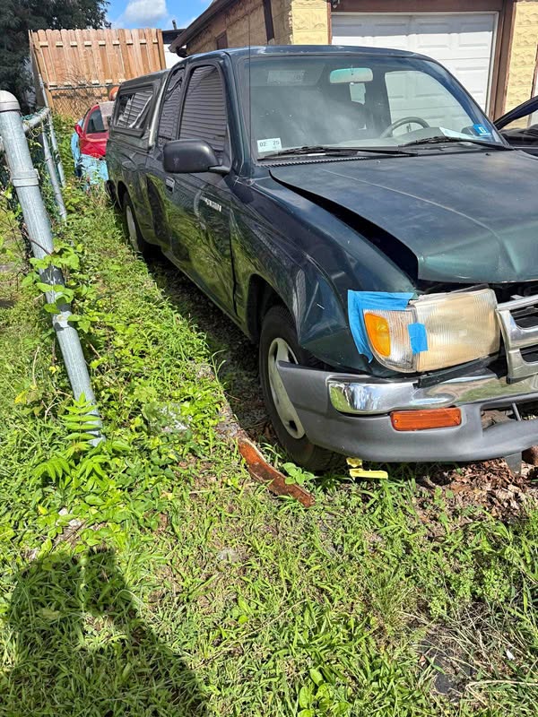 1999 Toyota Tacoma Xtracab - Pickup