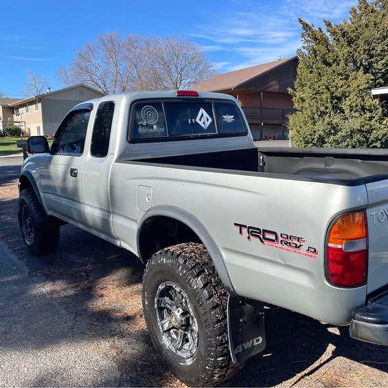 2000 Toyota Tacoma Xtracab - SR5 Pickup